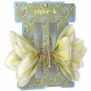 Piper K Floral Hair Claw Clip Light Green Gold Tone